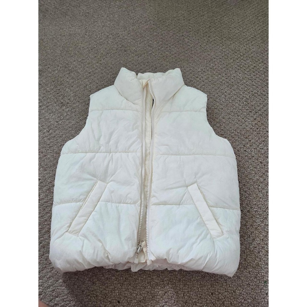 Old navy girls puffer vest size 8‎